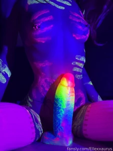 Spontaneously filmed a new vid with uv paints i stretched my pussy