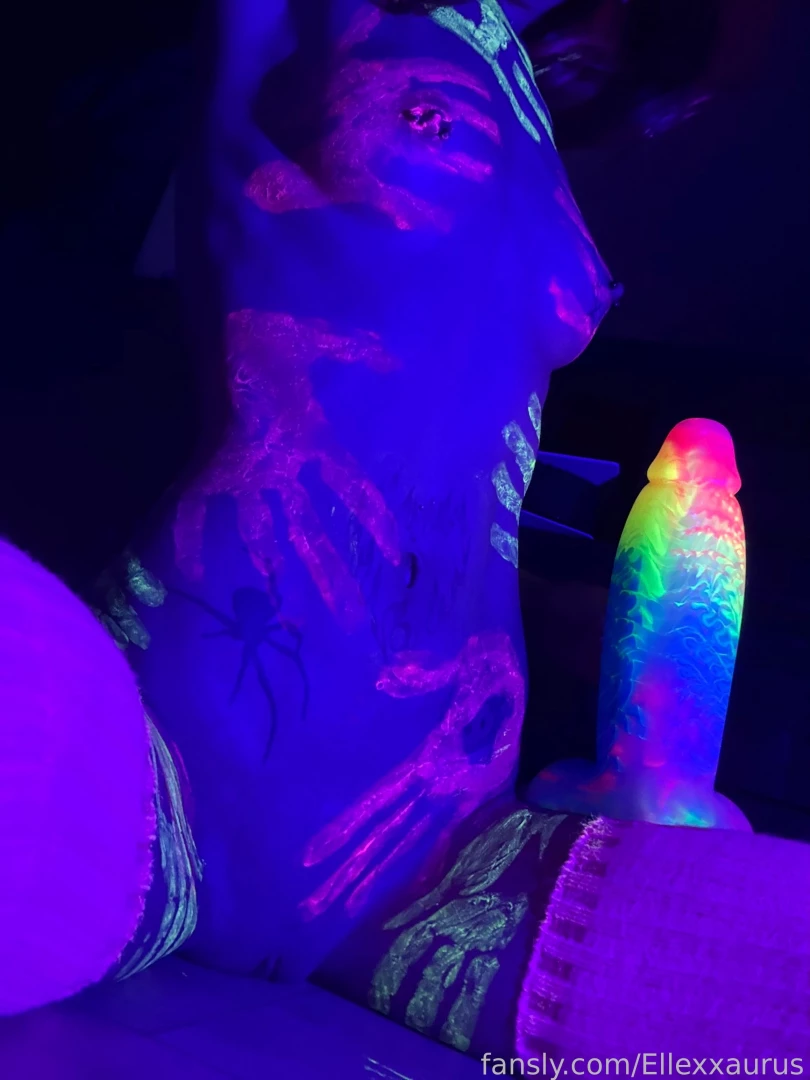 Spontaneously filmed a new vid with uv paints i stretched my pussy part 1 