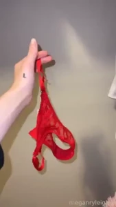 Do you think i d look sexy in red