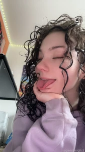 Curly hair and all natural daddy i think it would look best on my