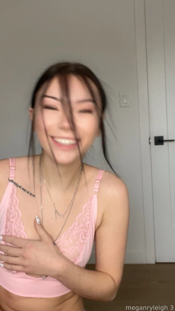 Do you think i m sexy and cute what colour would i look best in babe 