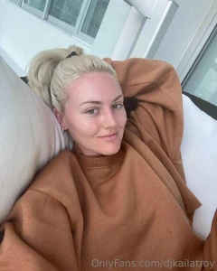 Lazy sunday perfect time to slide into the dms