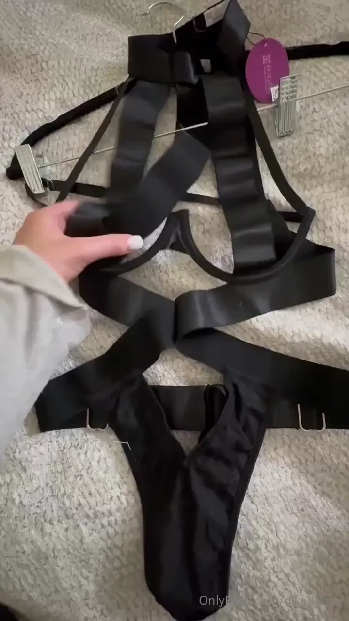 Pick what outfit you want to see me in for your custom content i will part 2 