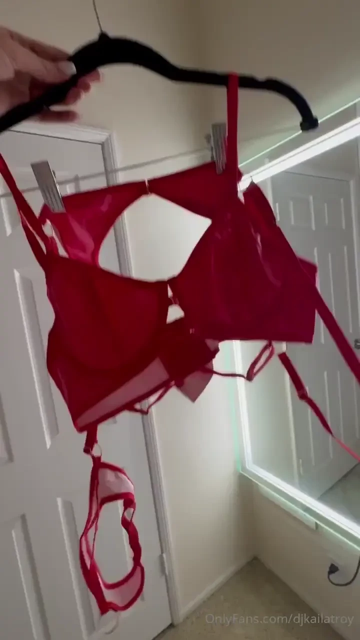 Pick what outfit you want to see me in for your custom content i will part 1 