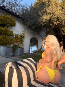 Rise amp shine show a girl your treats amp spoil her are u naughty in