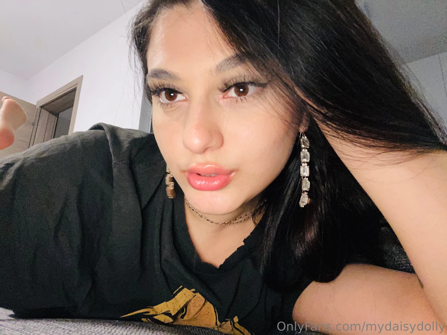 I got my eyes on you dm me 