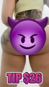 Ass clappin pulling these bottoms off while i m shakinn and spreadin