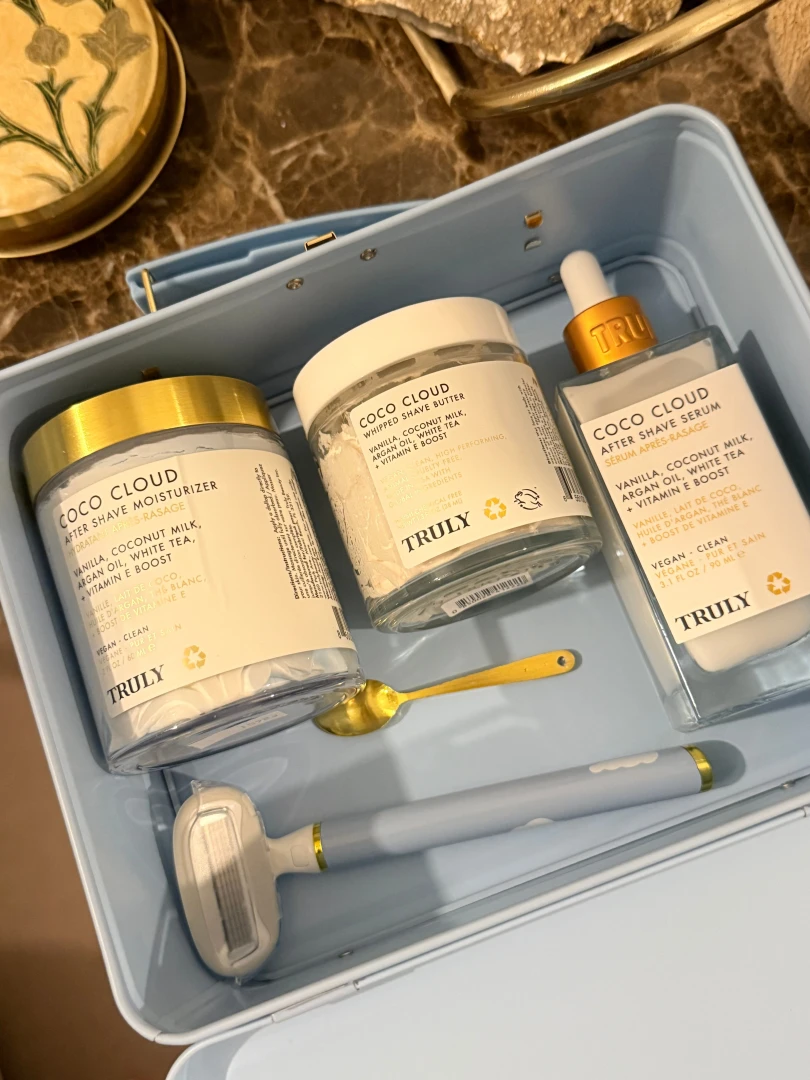 About to fully shave all my pussy hair off for the first time in 8yrs 