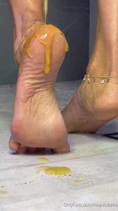 Good morning baby start the week kissing these sweet feet