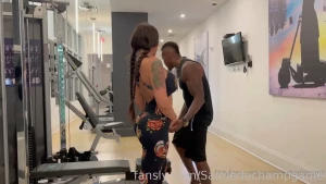 Personal trainer fucks me with his bbc i went to train at the gym and part 1