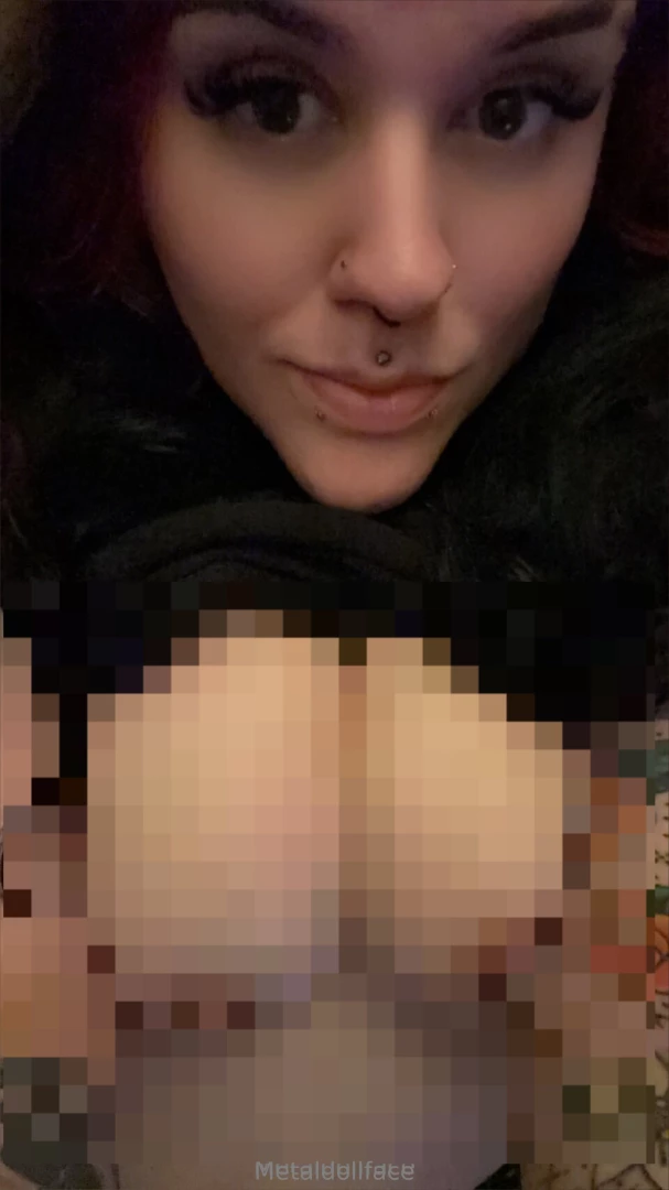 Slow-mo bouncing titties and and a flash on this fine wednesday 