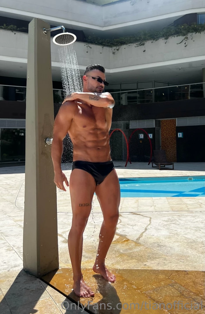 Ya era hora un bronceito 