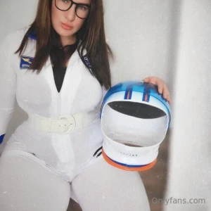 I am as spicy as a green chili read more at https www brainyquote com