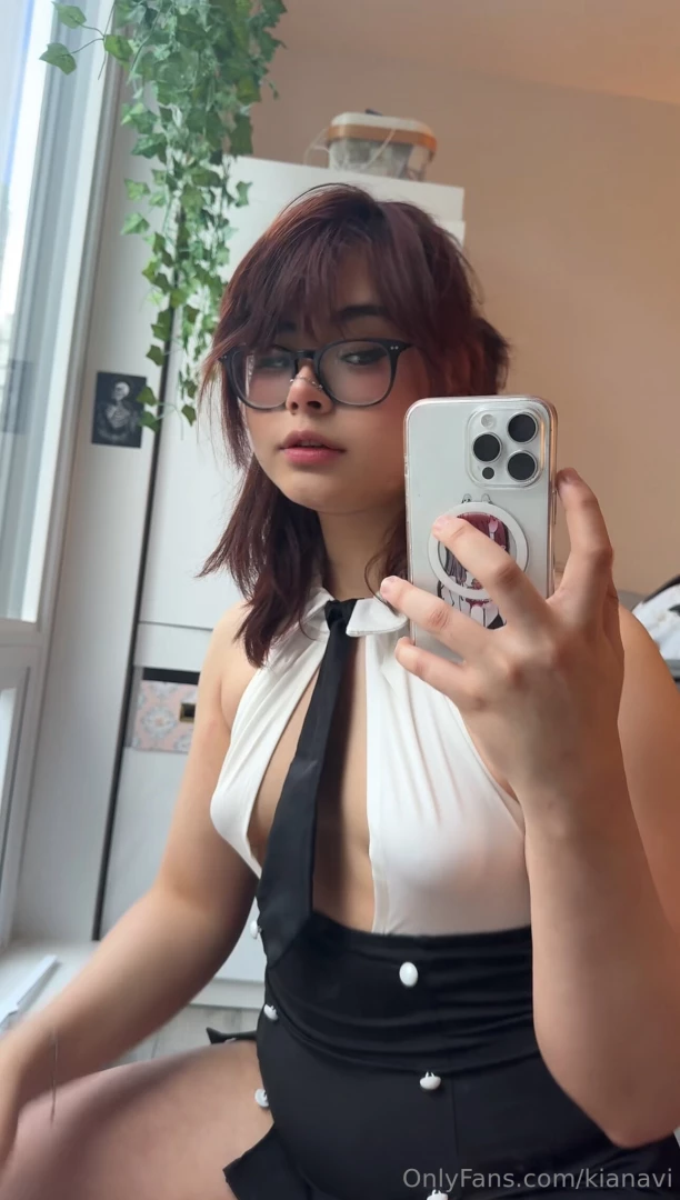 Keep swiping for my titties part 3 