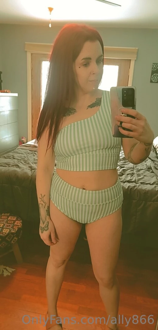 I got a new swimming suit what do you think 