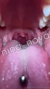 Who wanna see my beautifull throat with long uvula all inside my mouth