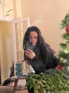 494201900879589376 part 13