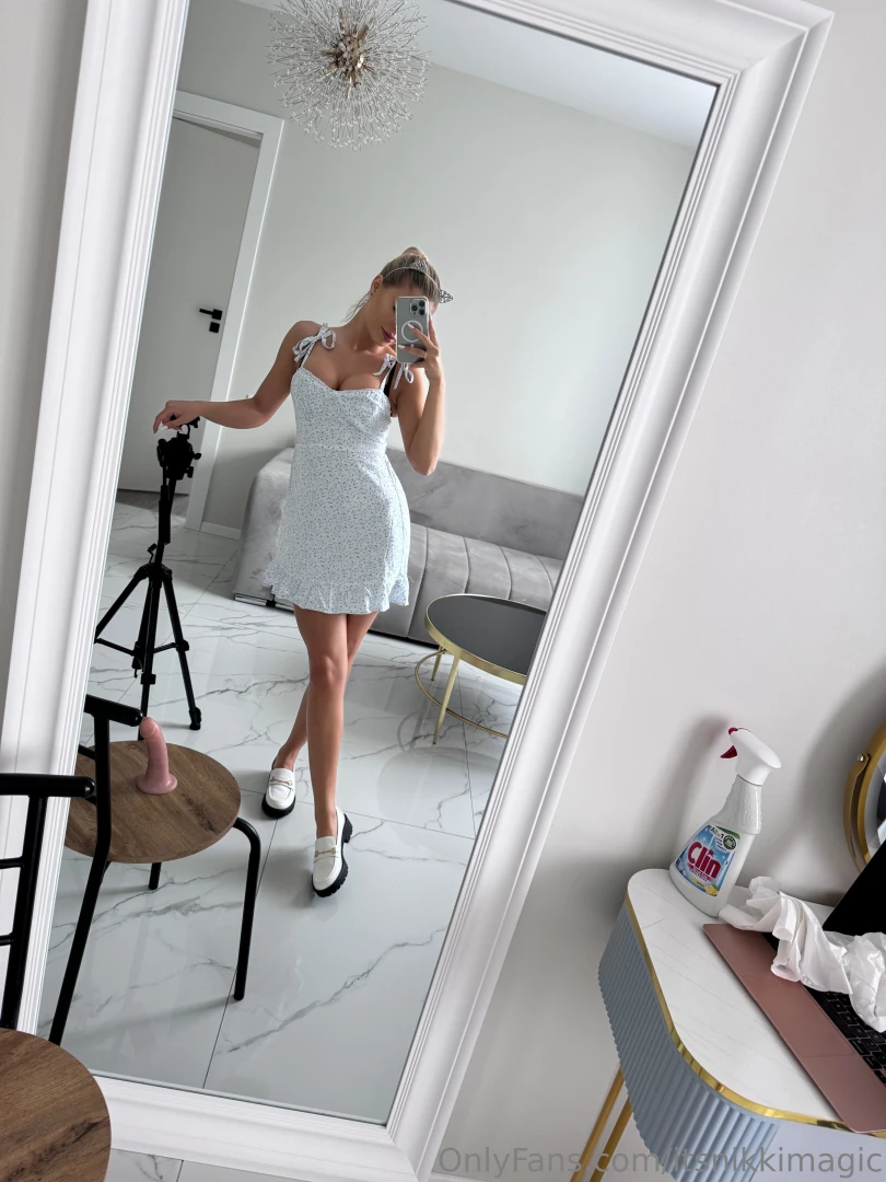 What s wrong in this picture let me know here https onlyfans com 