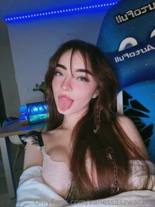Hey daddy today i want you to give me all your cum so if you unlock