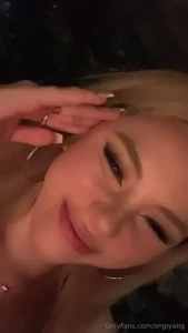 Me looking at all 556 of my messages messages with tips get first dibs