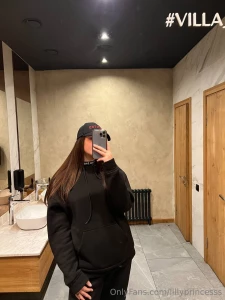 Business and feminine style or relaxed sporty style part 1