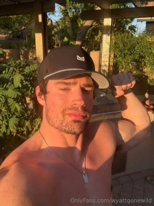 Sunkissed skin but these biceps deserve a kiss too