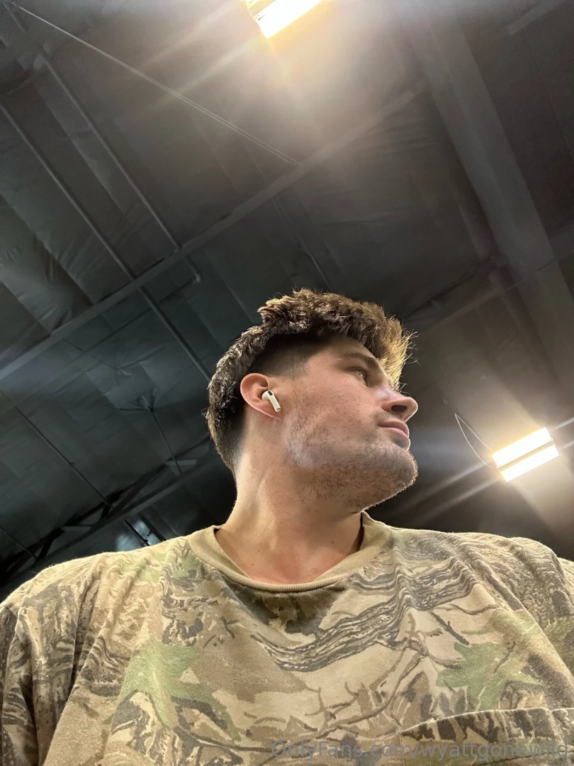 Lookin at someone lookin at me 