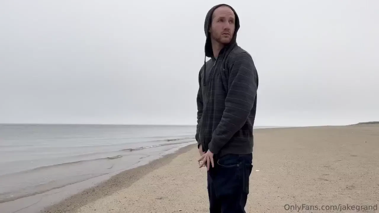 Jerking off at the beach 
