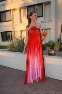 Lady in red part 600