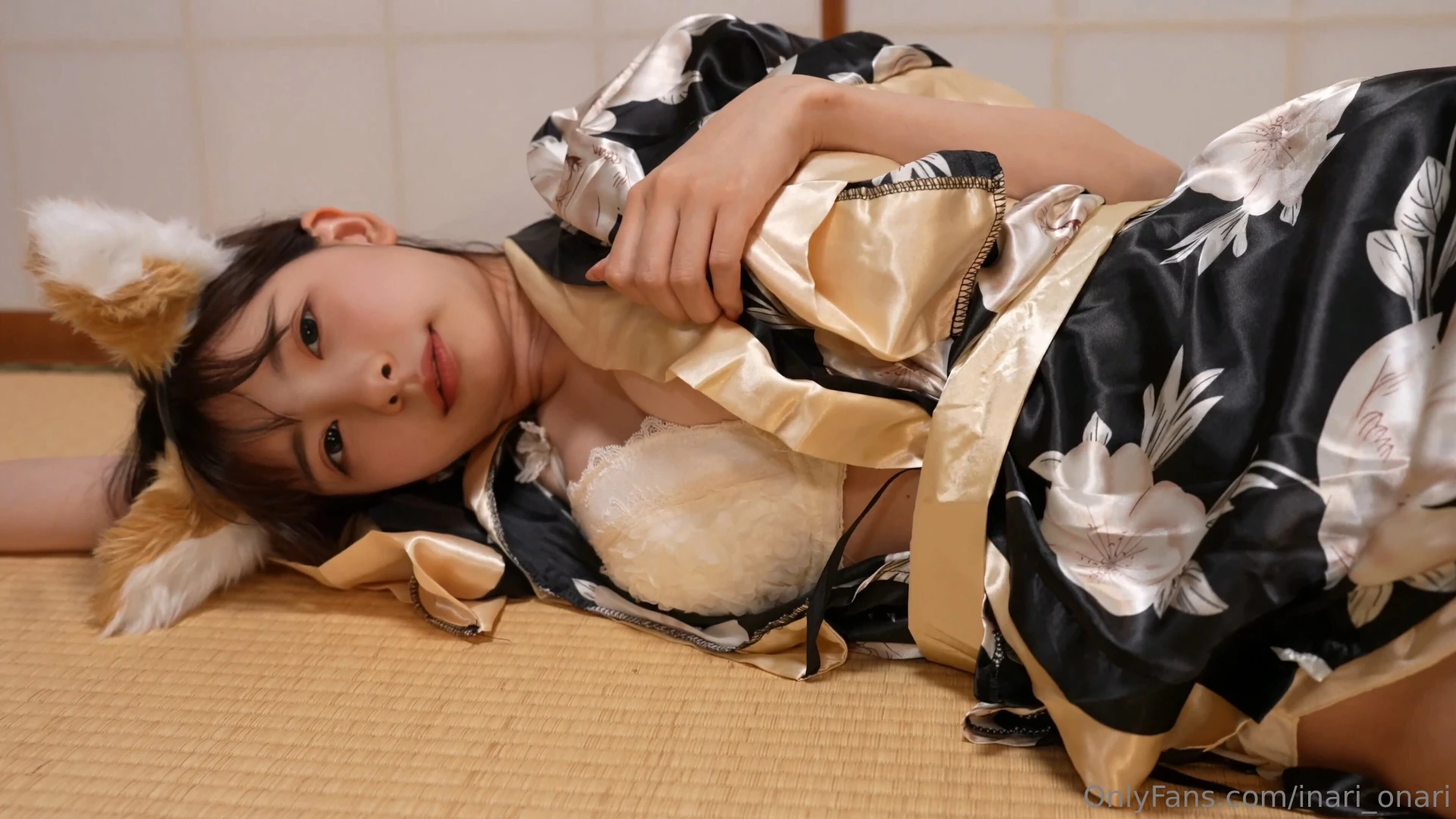 Typhoon is coming to japan i am a hikikomori shut-in 