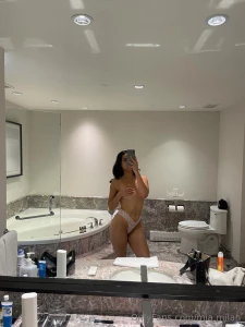 If ur inbox is open for nudes say yes