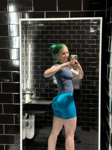 Wanna grab this baileyyrose