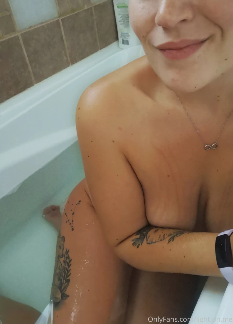 Imagine tes mains sur ma peau durant que les miennes s occupent de toi 