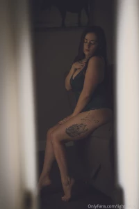 Je ressens encore la chaleur de ton corps contre le miens et tes mains