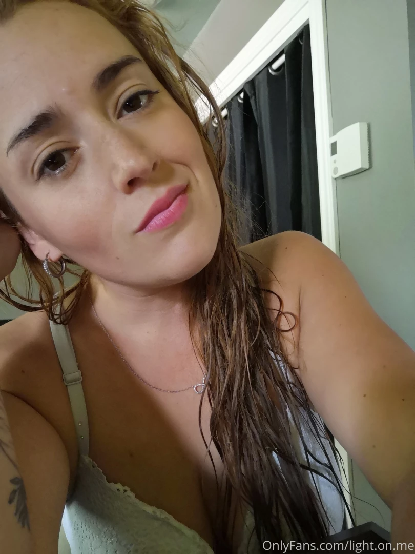 Fait moi bouger fait moi vibrer laisse ton corps s amuser contre le 