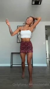 victorialit - I don t know how to dance but i love being goofy 