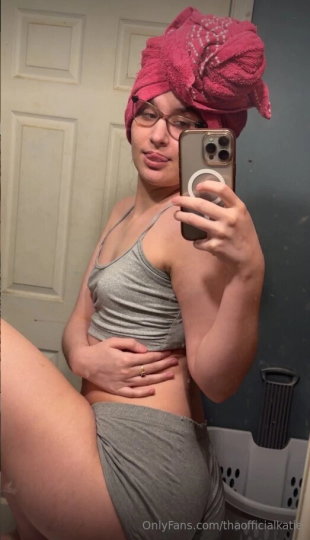 Fresh out of the shower and ready to get naughty 