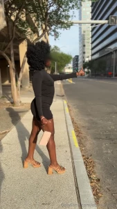 Who s going to pick up a 5ft princess with a fat ass