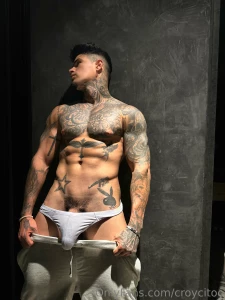 Esa lengua la deseo pero t decides donde quieres empezar