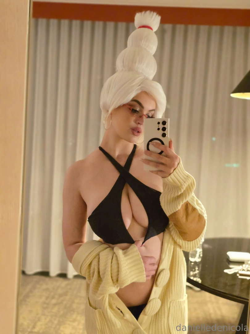 Any volunteers to help clean my mirror 