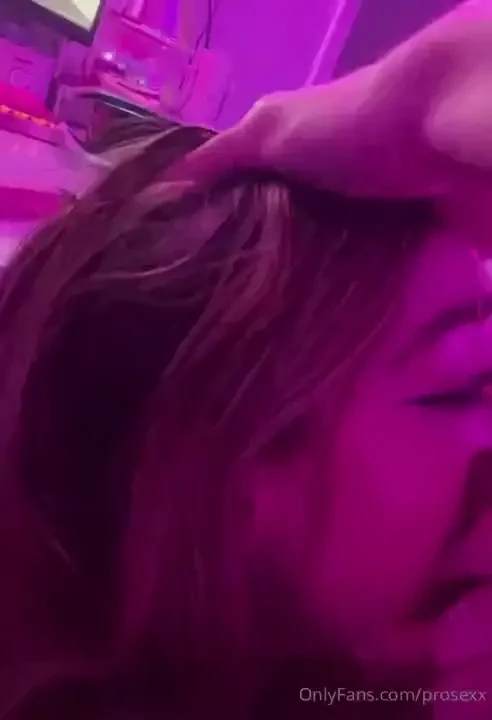 Gamer gf doing what gamer gfs do best on my knees under the desk 