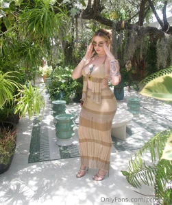 Like this if you d take me on a date i fuck on the first date btw