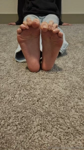 Who loves big sweaty feet part 1