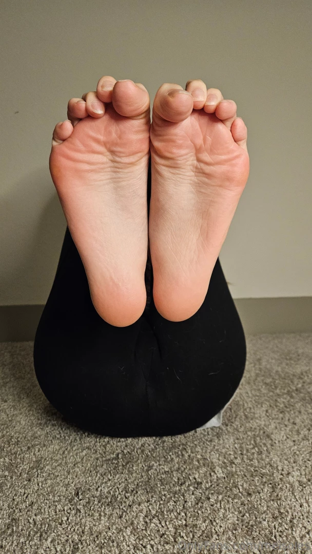 Feet and leggings always mix perfectly part 1 