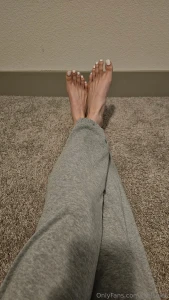 Long legs long toes big feet