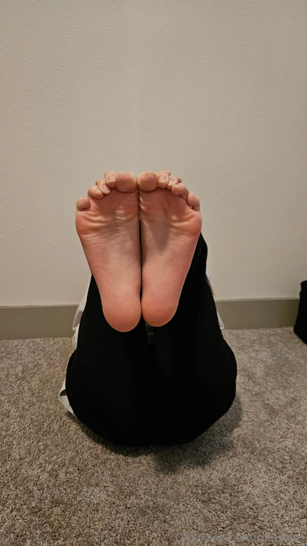 It s big feet friday who still loves my big asian feet 