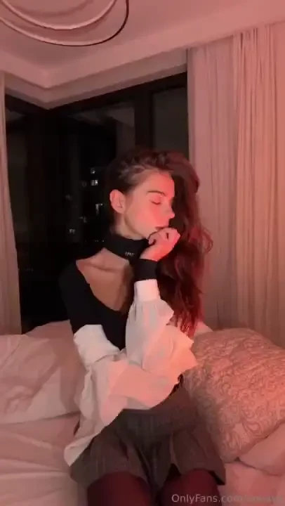 Kiss me if i m wrong but dinosaurs still exist right part 34 