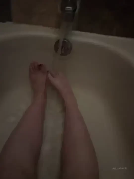 I really need to get my nails done again hehe 