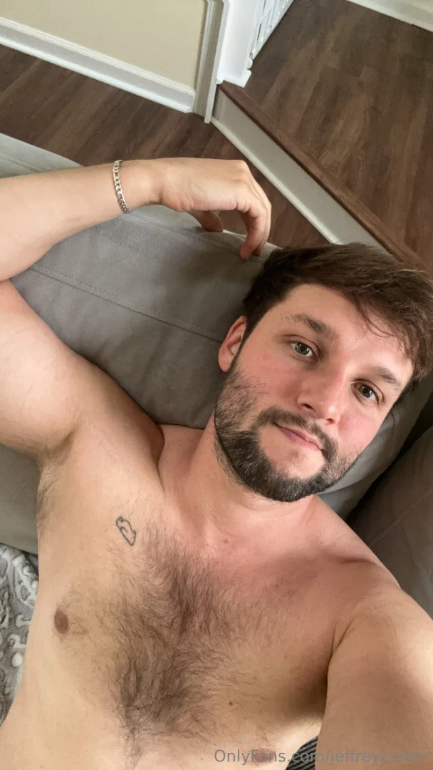 Wanna lay here with me and do nothing 