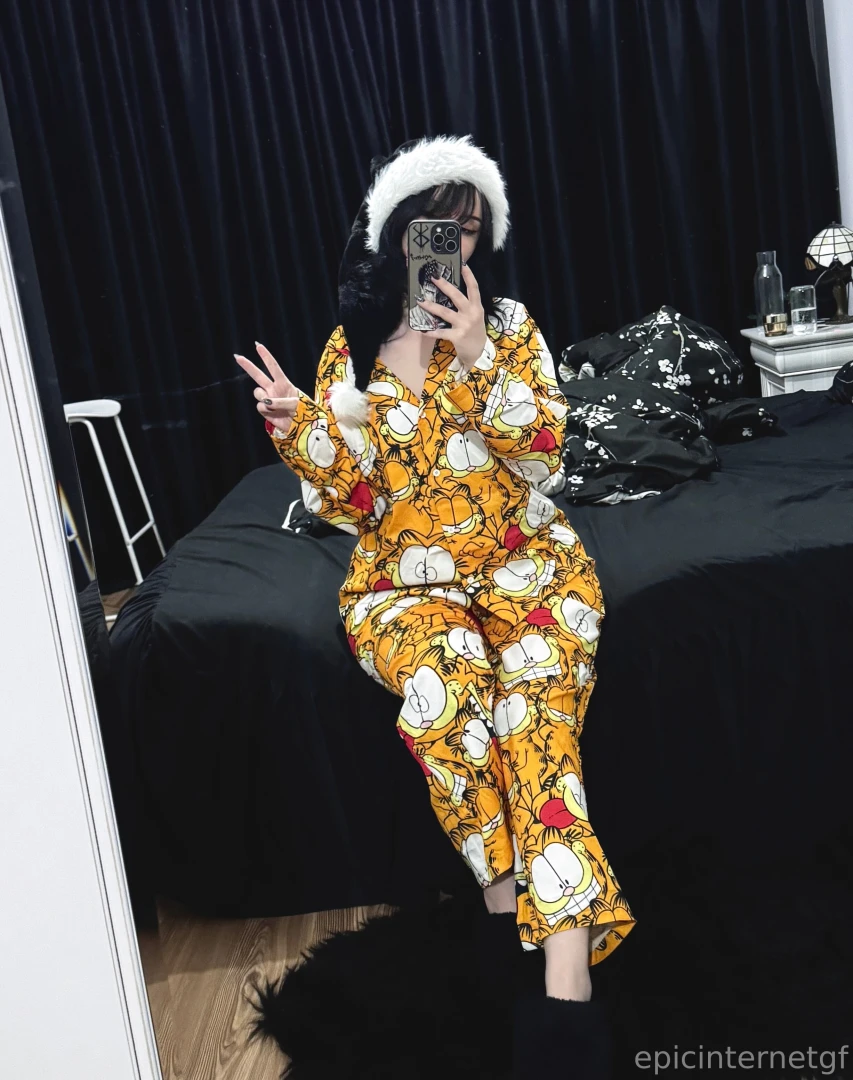 The garfield pj stays on 